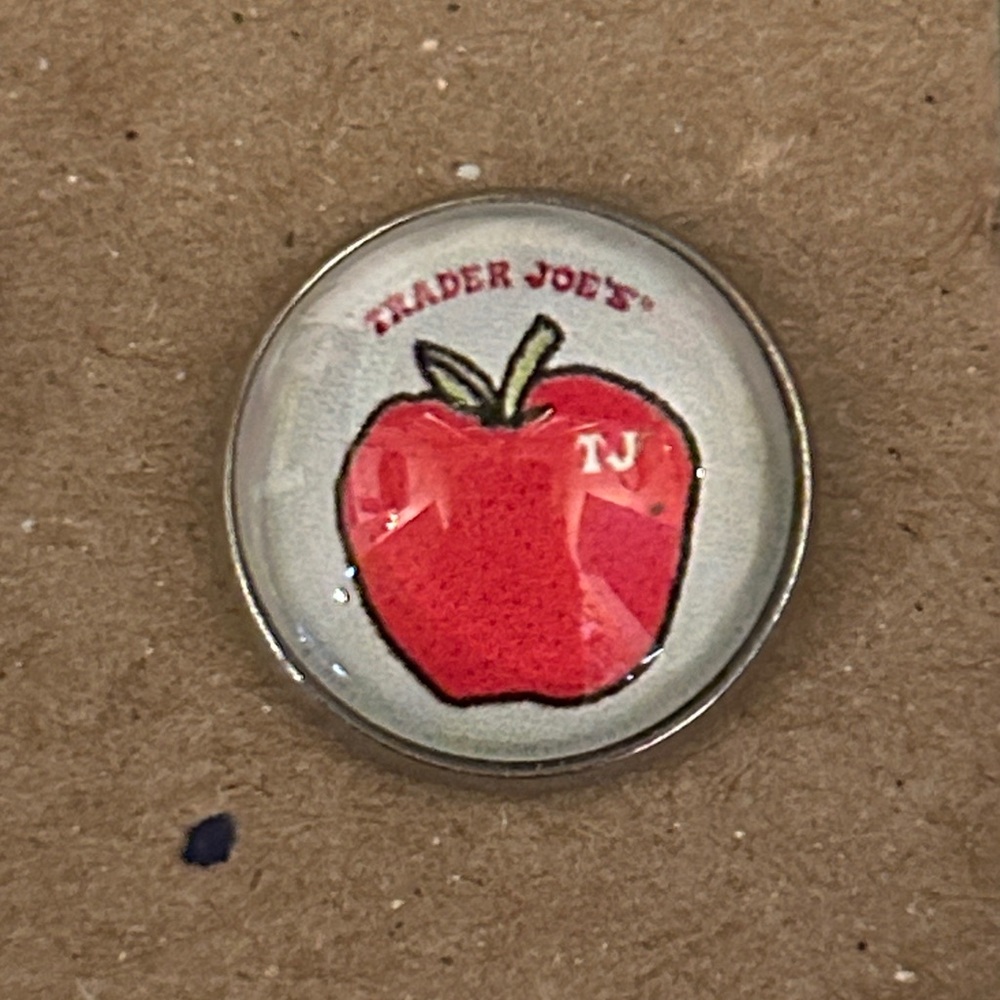 Trader Joe’s button 18mm red apple